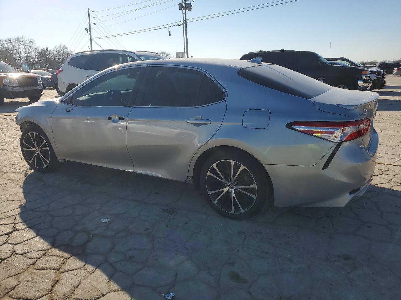 2020 TOYOTA CAMRY SE photo 4