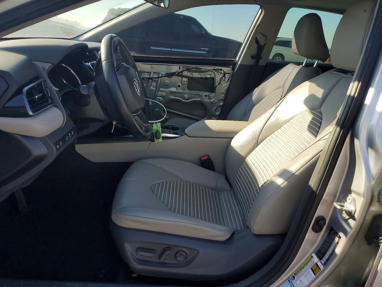 2020 TOYOTA CAMRY SE photo 19