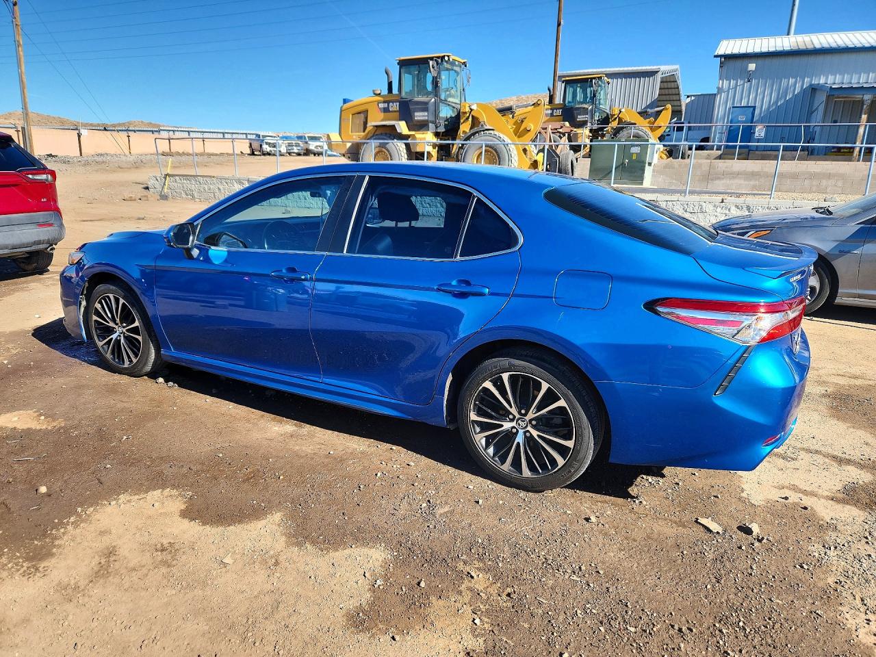 2018 TOYOTA CAMRY SE photo 3