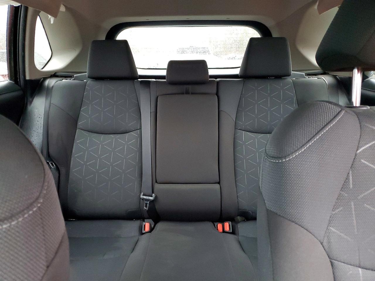 2025 TOYOTA RAV4 XLE photo 28