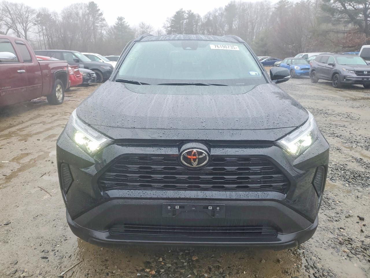 2025 TOYOTA RAV4 XLE photo 13