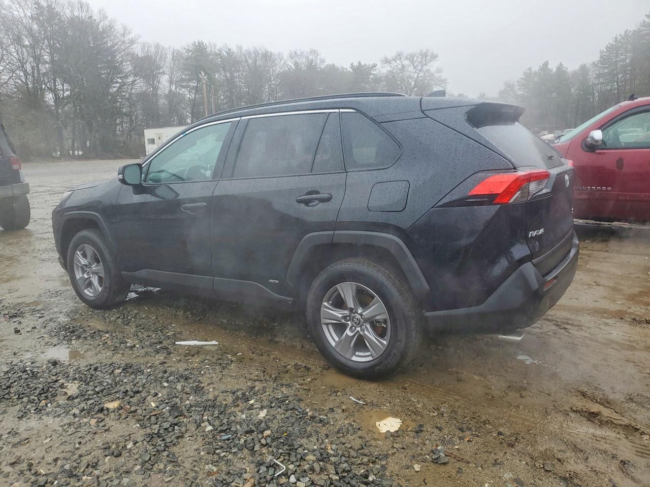 2025 TOYOTA RAV4 XLE photo 4