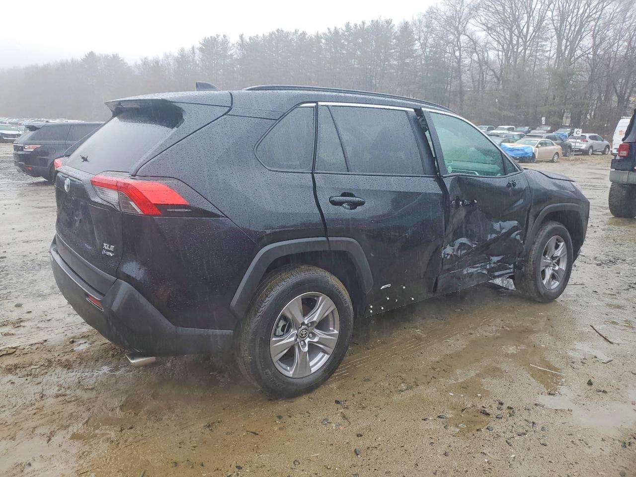 2025 TOYOTA RAV4 XLE photo 7