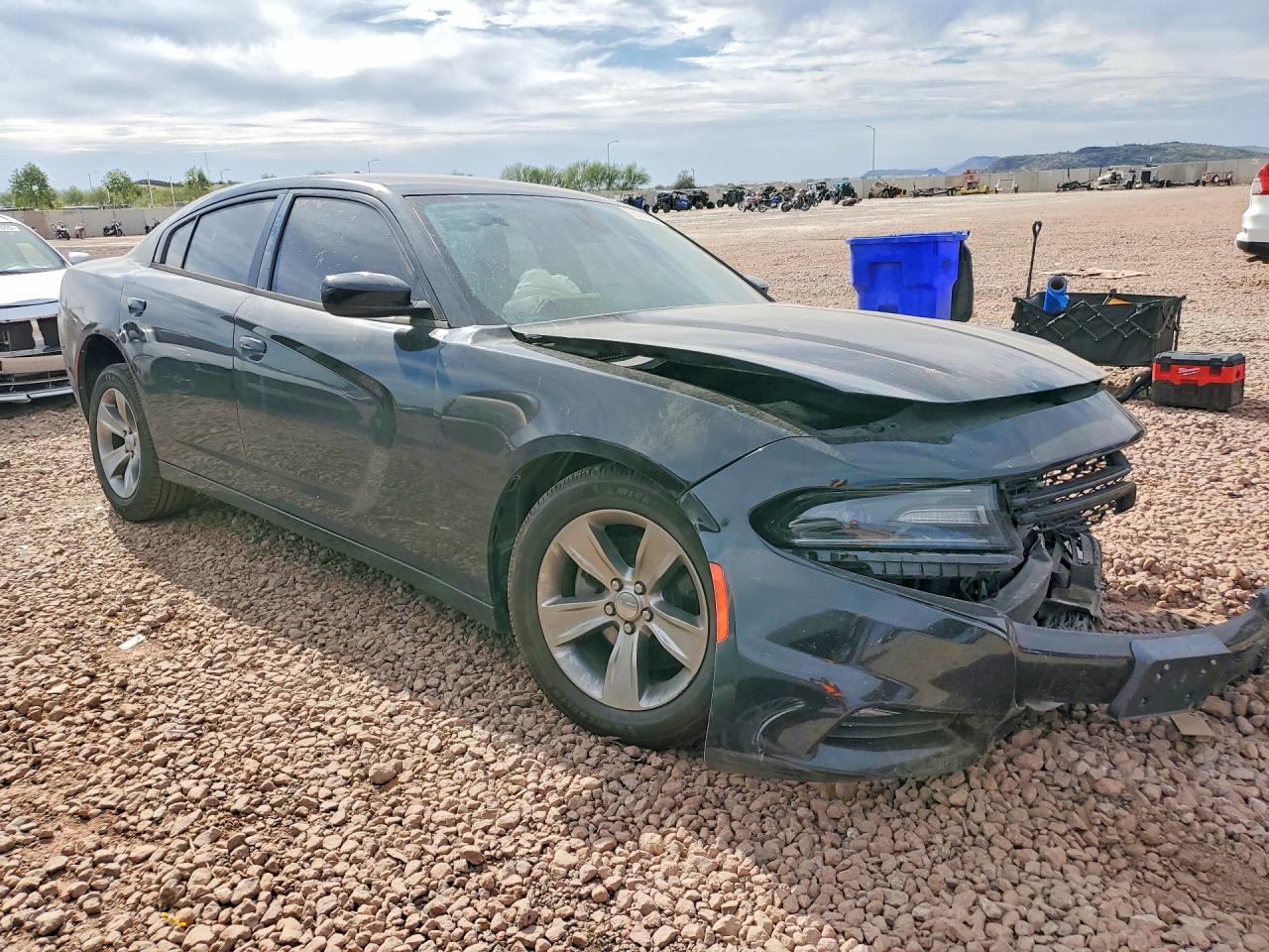 2016 DODGE CHARGER SXT photo 4