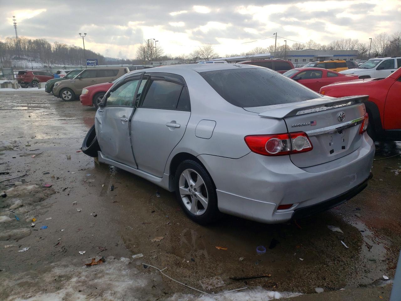2013 TOYOTA COROLLA S photo 2