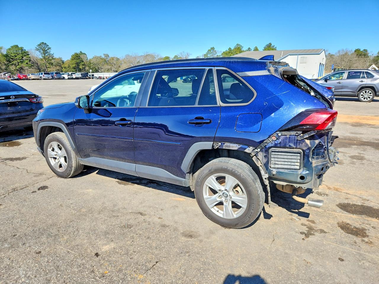 2019 TOYOTA RAV4 XLE photo 3