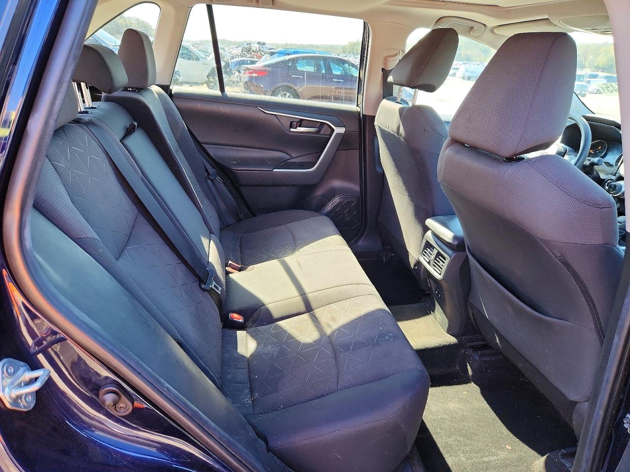 2019 TOYOTA RAV4 XLE photo 21