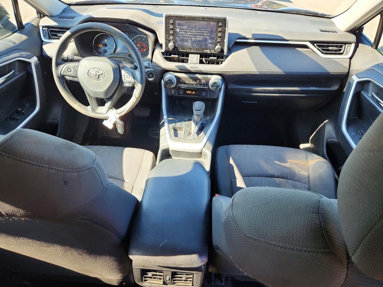 2019 TOYOTA RAV4 XLE photo 15