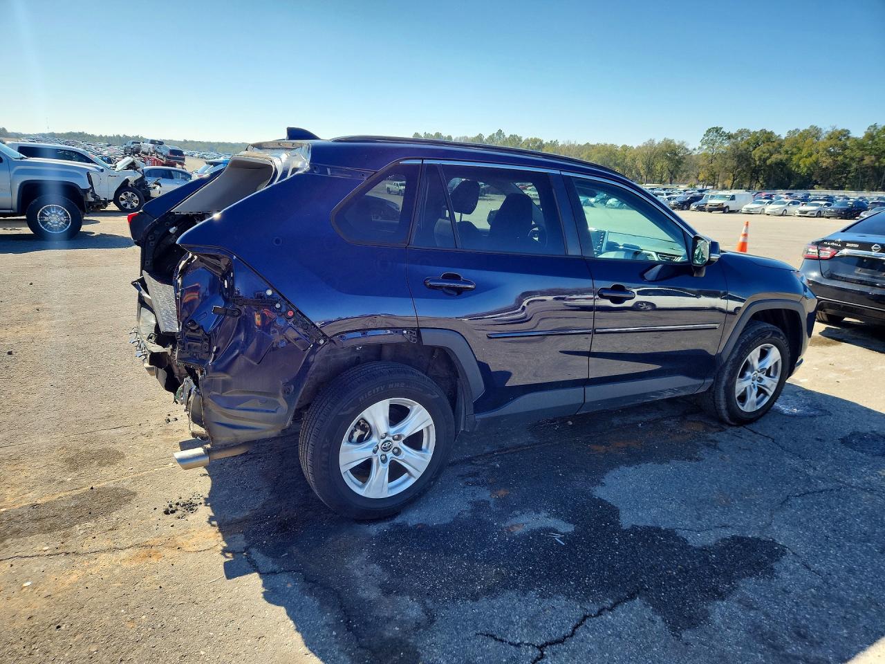 2019 TOYOTA RAV4 XLE photo 5