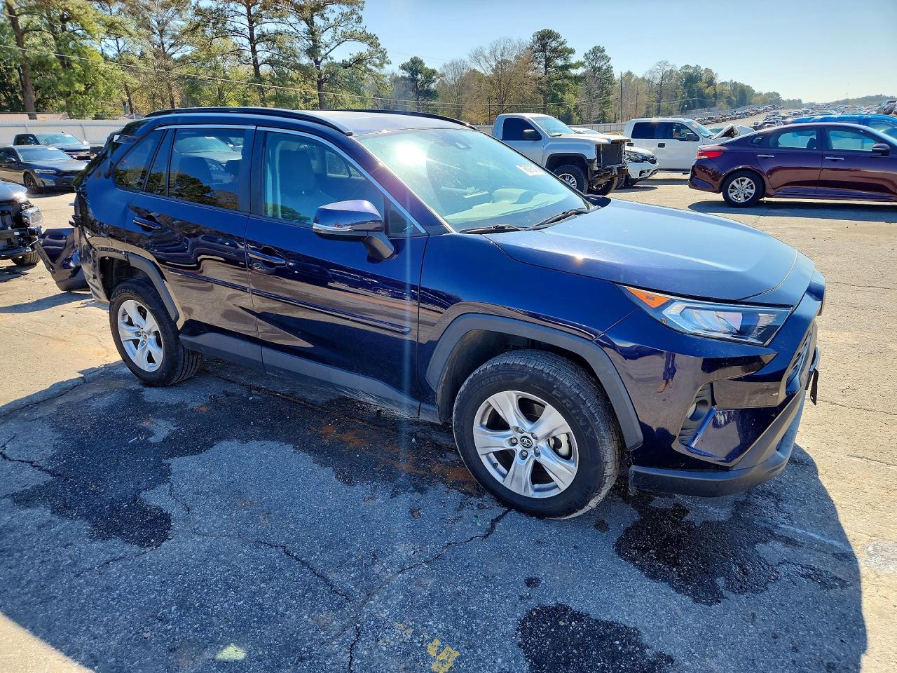 2019 TOYOTA RAV4 XLE photo 7