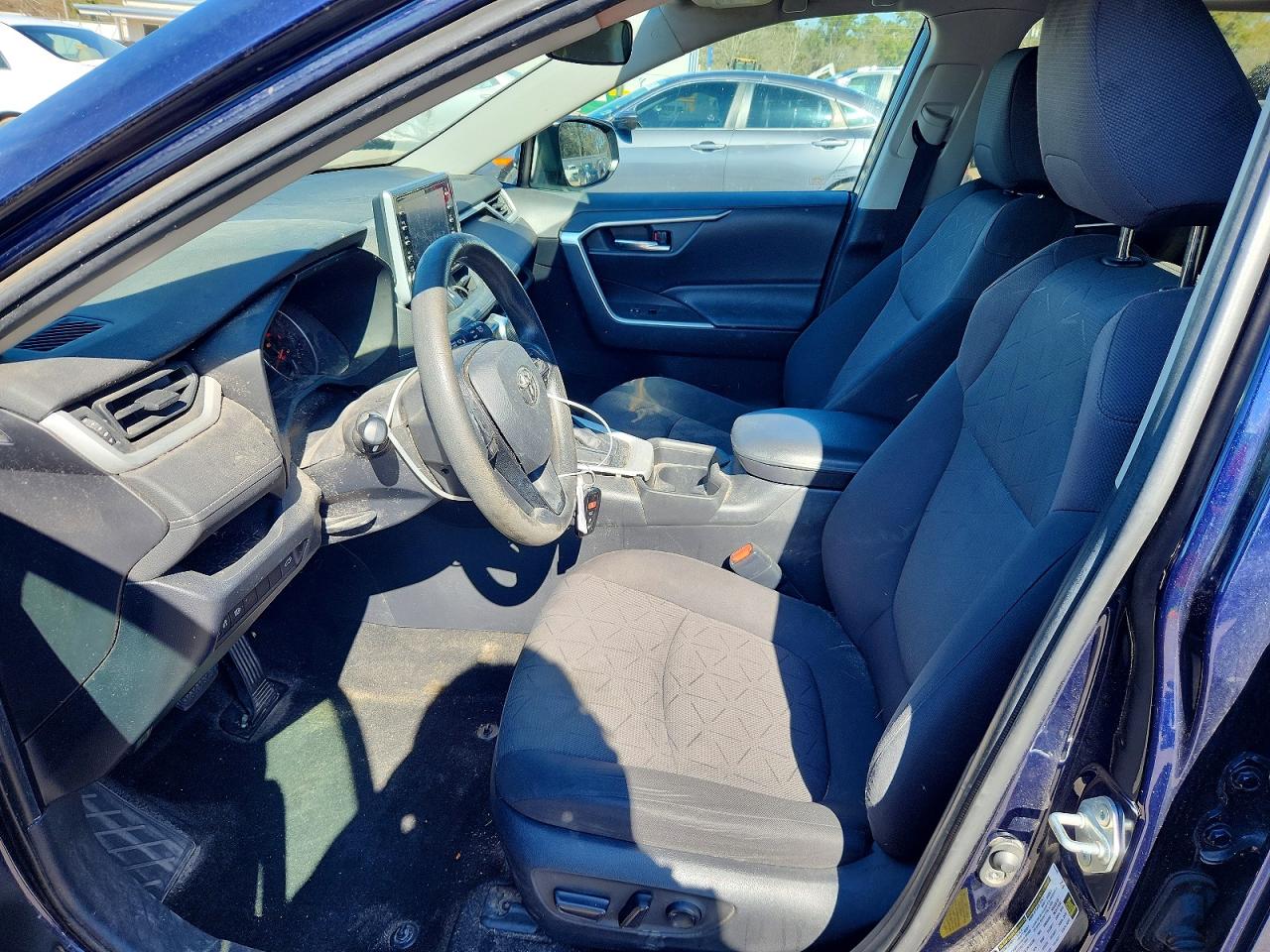 2019 TOYOTA RAV4 XLE photo 13
