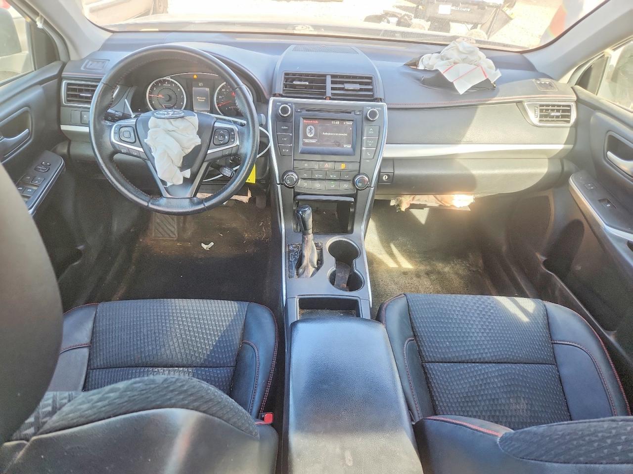 2015 TOYOTA CAMRY LE photo 15