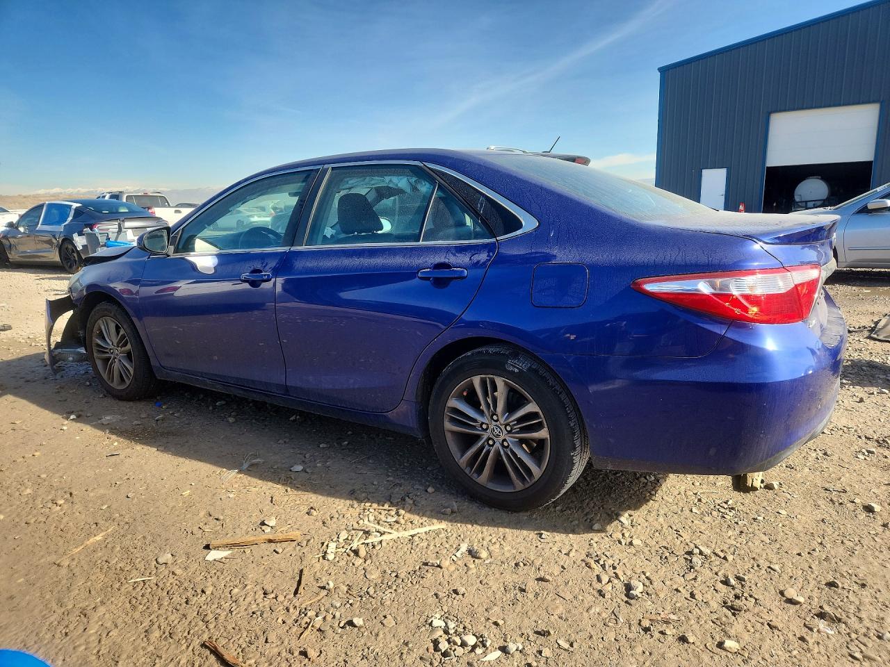 2015 TOYOTA CAMRY LE photo 3