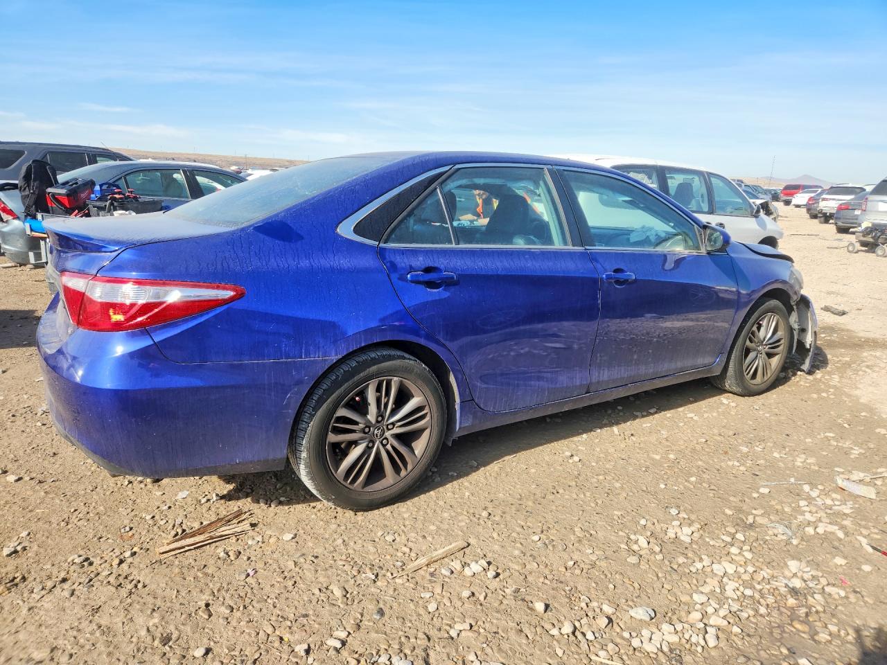 2015 TOYOTA CAMRY LE photo 5