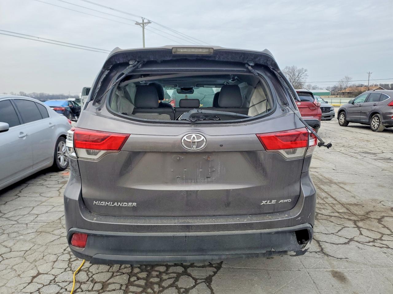2017 TOYOTA HIGHLANDER XLE photo 11