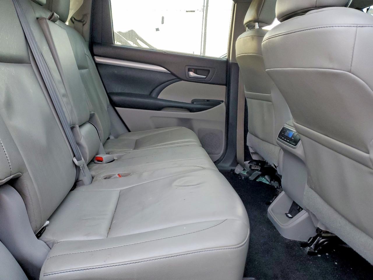 2017 TOYOTA HIGHLANDER XLE photo 21