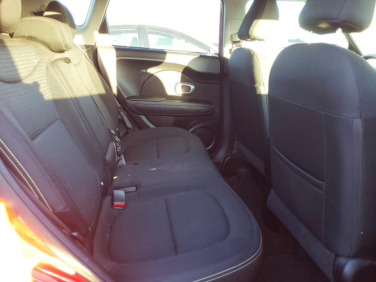 2016 KIA SOUL + photo 19