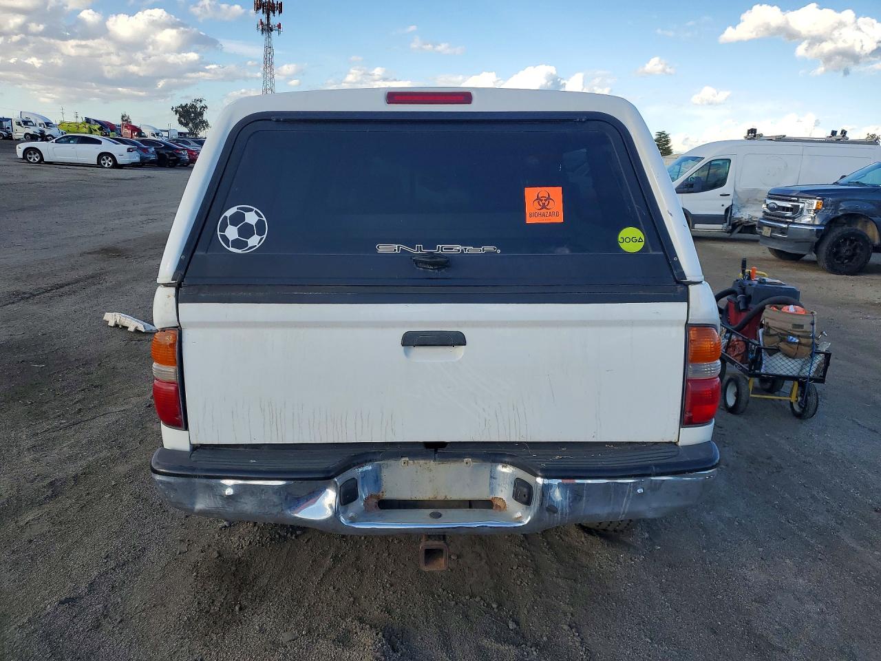 2004 TOYOTA TACOMA photo 6