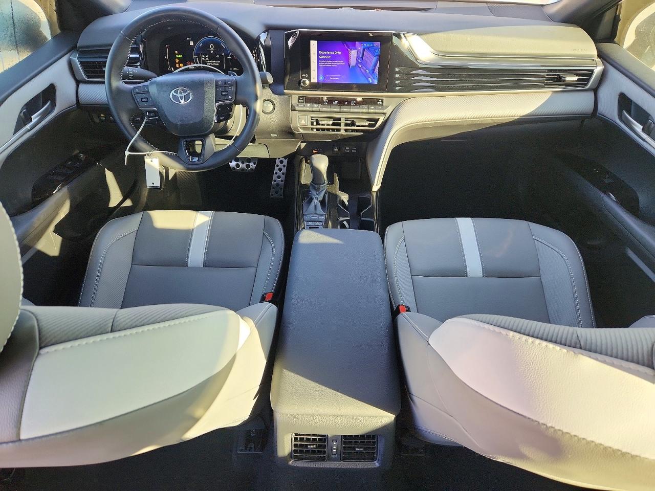 2025 TOYOTA CAMRY SE photo 8