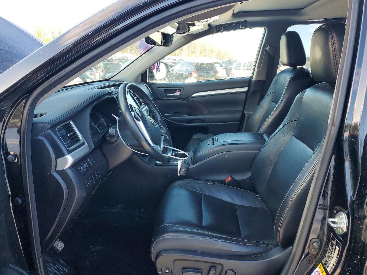 2017 TOYOTA HIGHLANDER SE photo 7