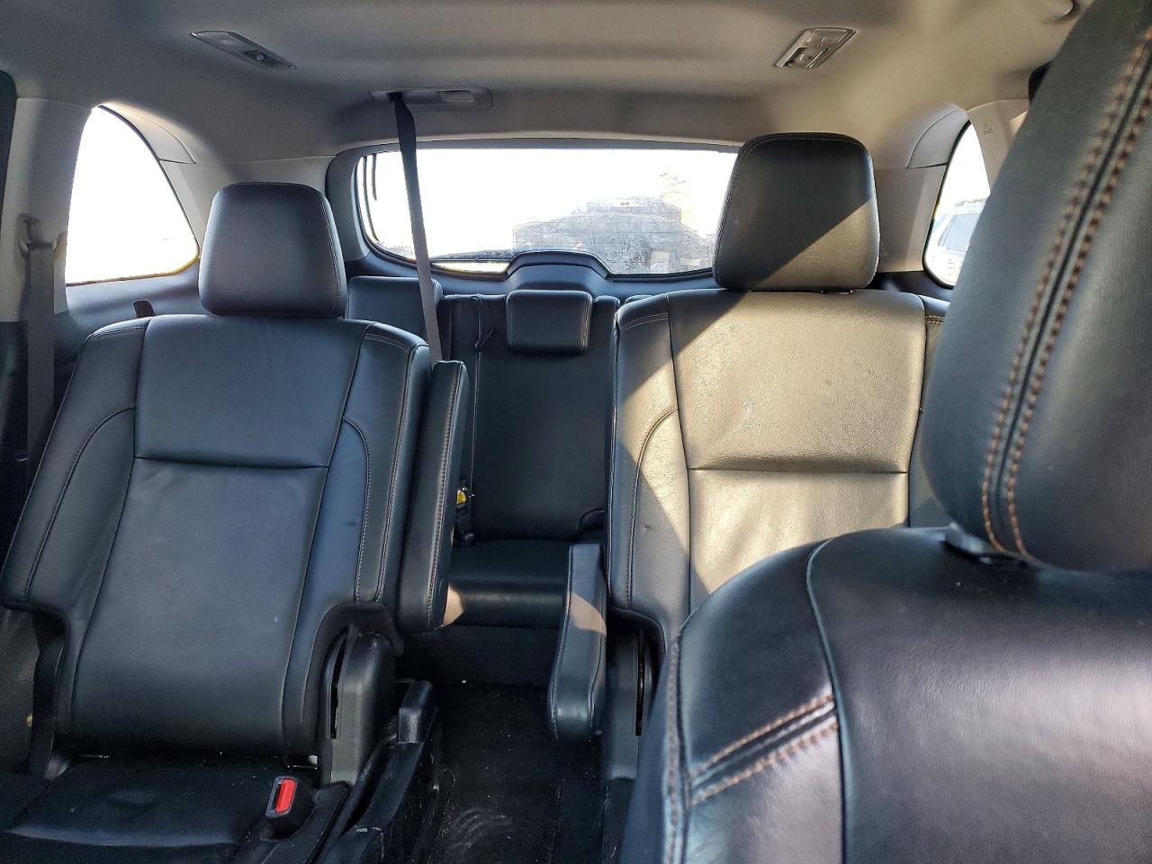 2017 TOYOTA HIGHLANDER SE photo 10