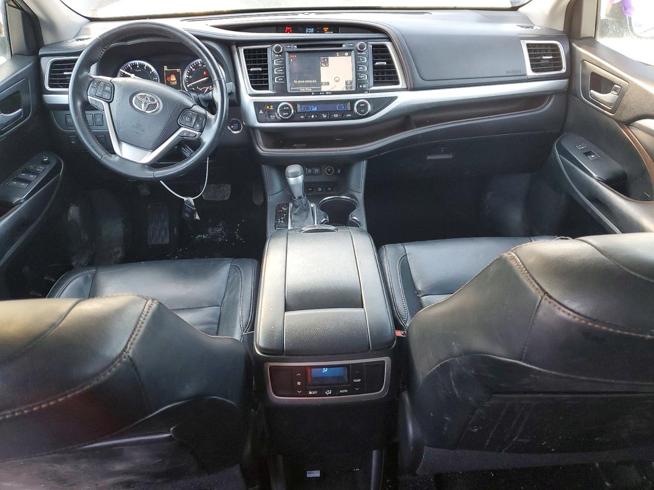 2017 TOYOTA HIGHLANDER SE photo 8