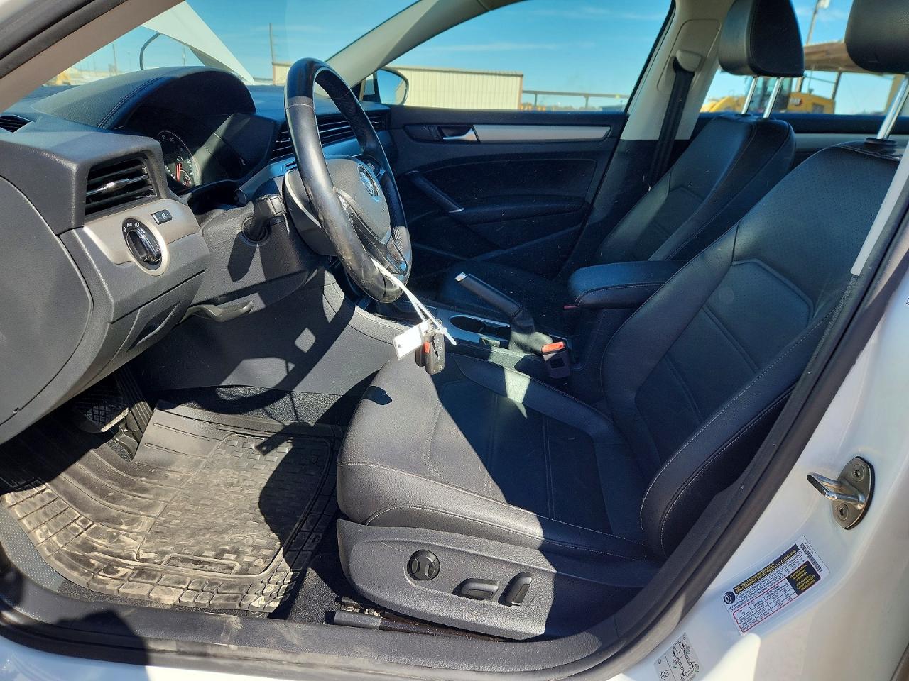 2020 VOLKSWAGEN PASSAT SE photo 13