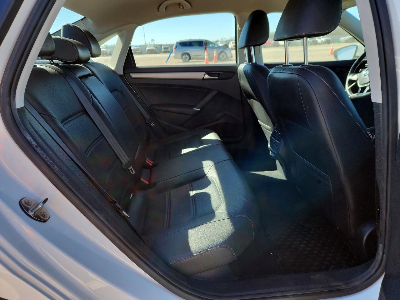 2020 VOLKSWAGEN PASSAT SE photo 19