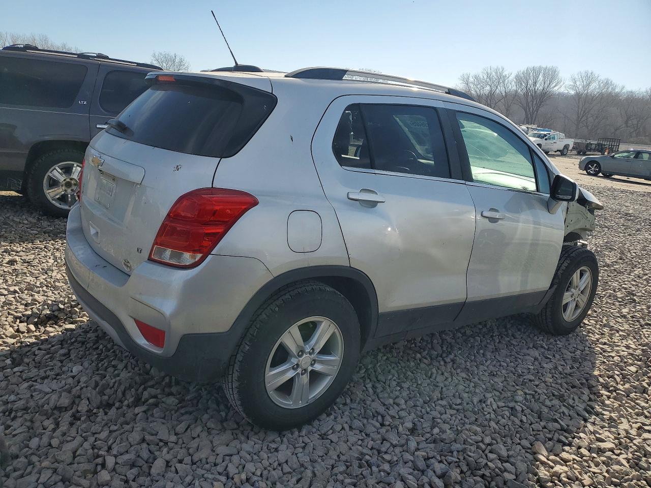2017 CHEVROLET TRAX 1LT photo 3