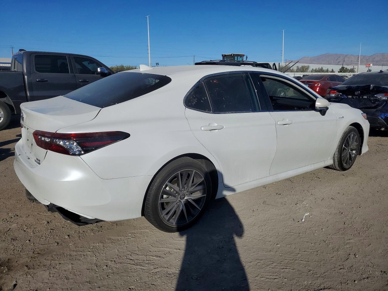 2021 TOYOTA CAMRY XLE photo 5