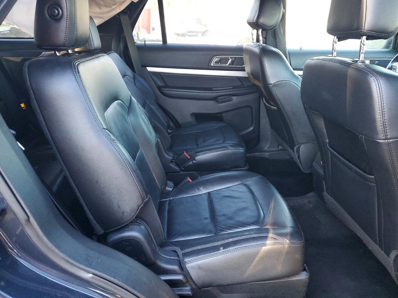 2017 FORD EXPLORER XLT photo 31