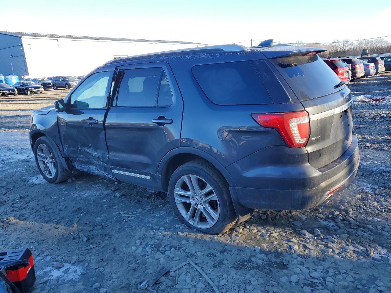 2017 FORD EXPLORER XLT photo 4