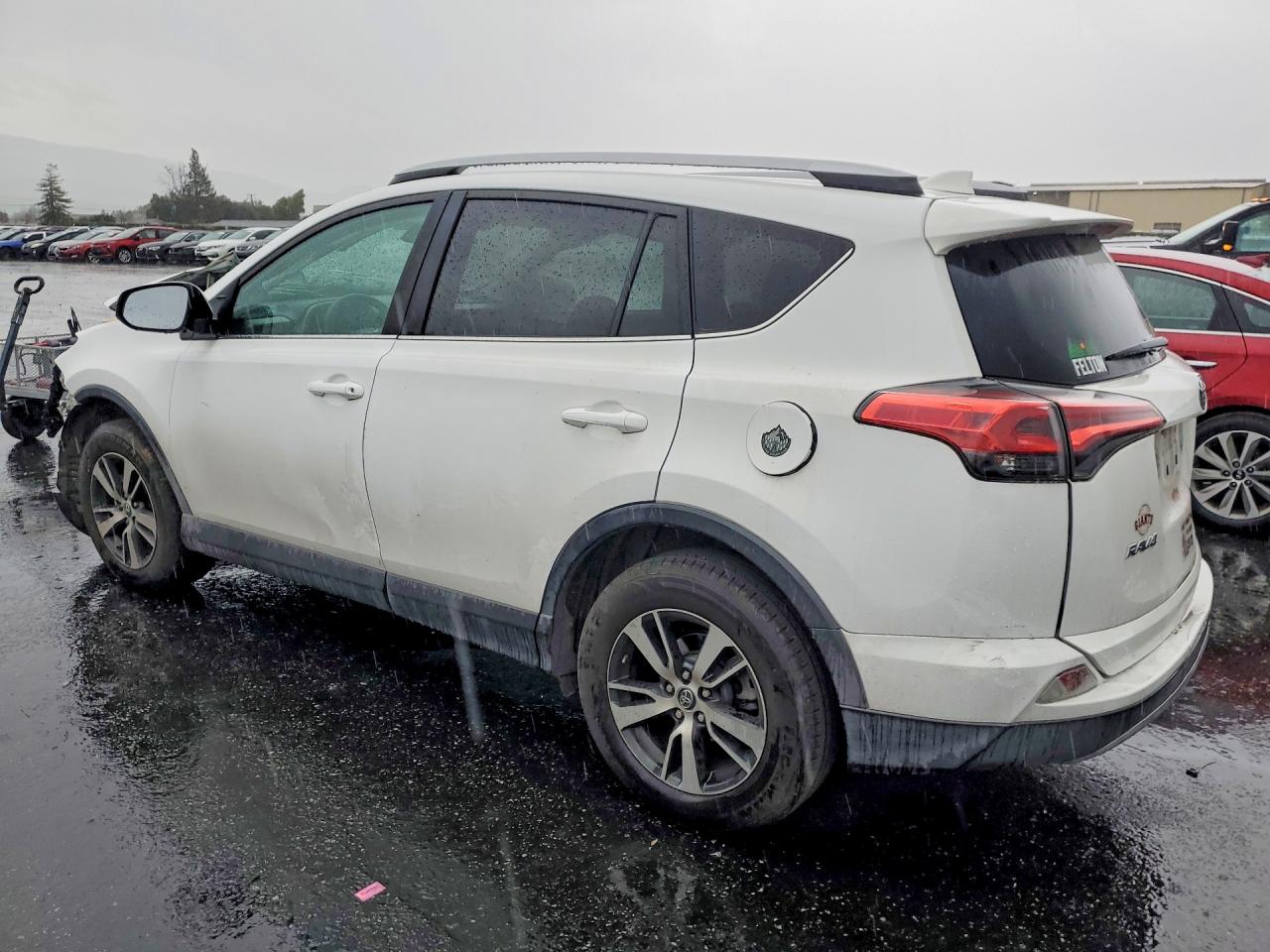 2018 TOYOTA RAV4 XLE photo 3