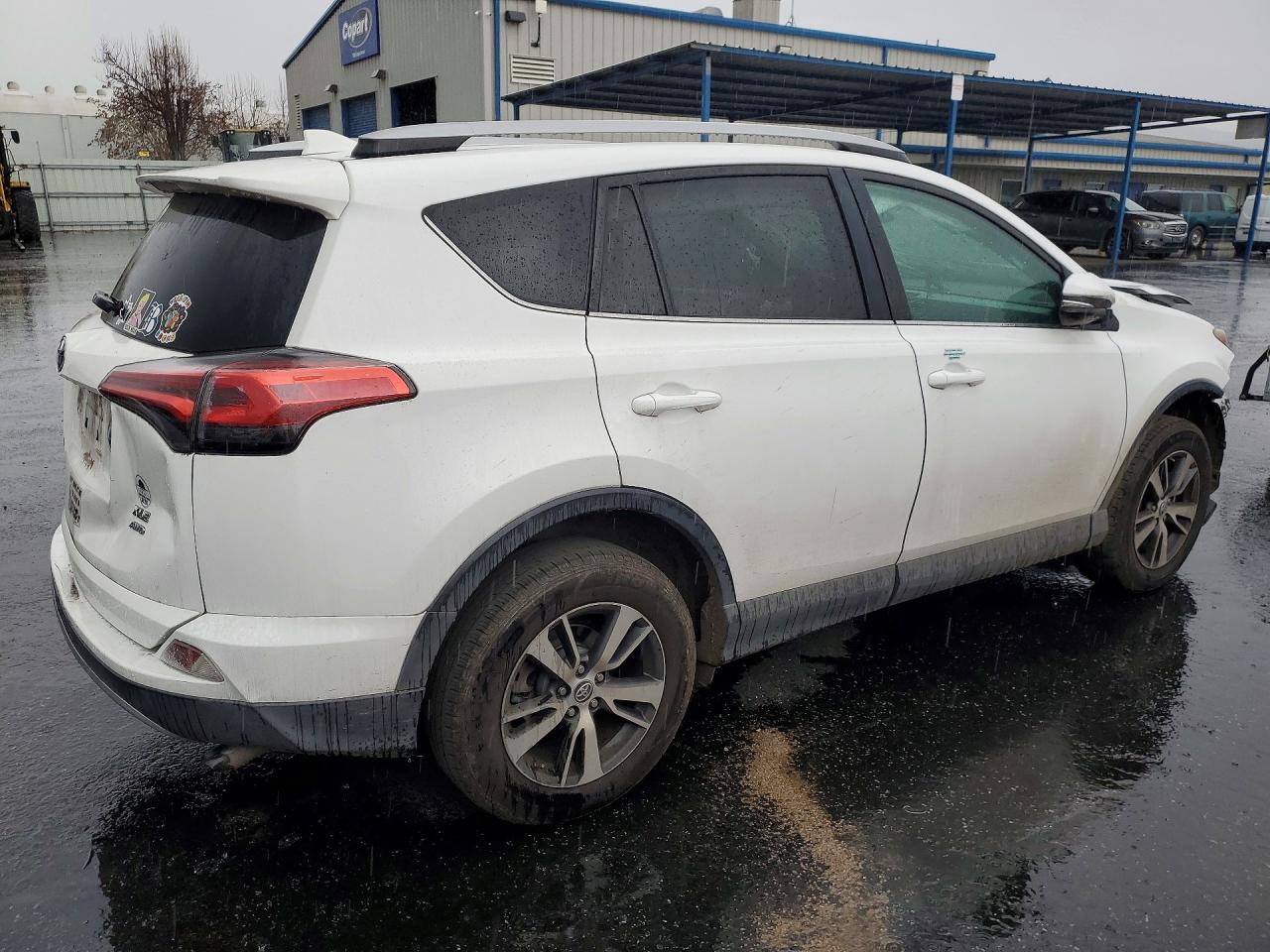 2018 TOYOTA RAV4 XLE photo 5