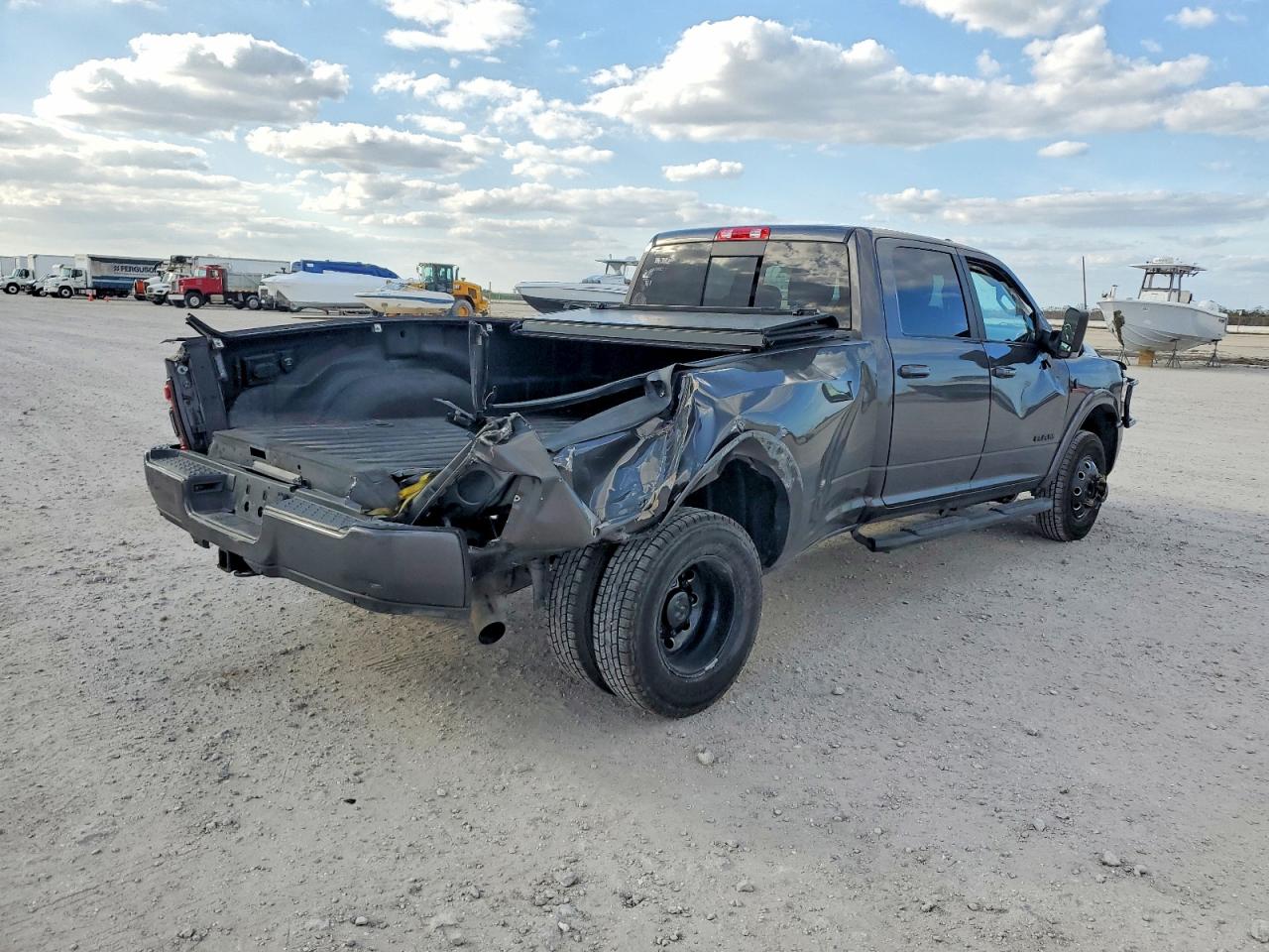 2021 RAM 3500 LARAMIE photo 4