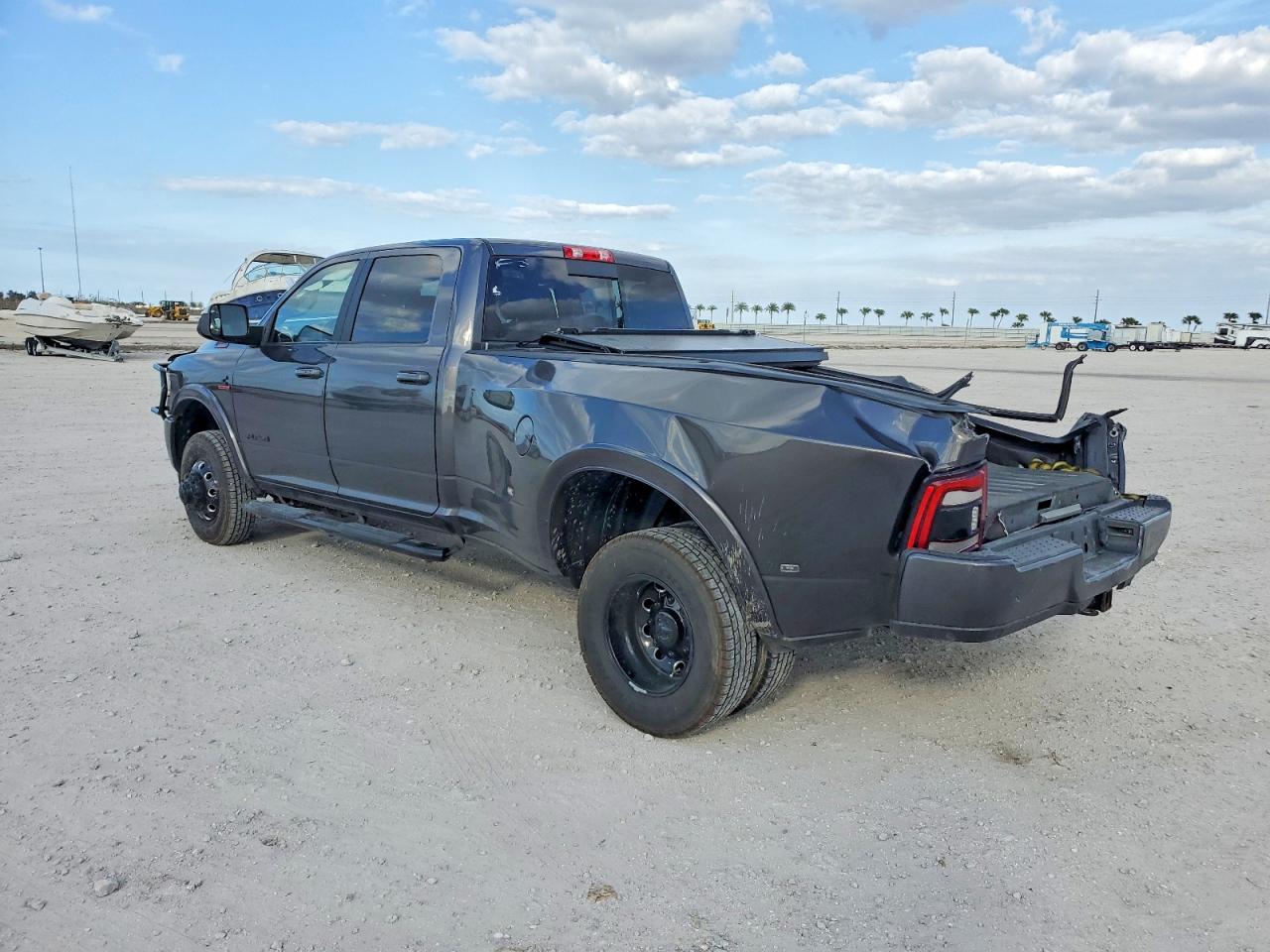 2021 RAM 3500 LARAMIE photo 3
