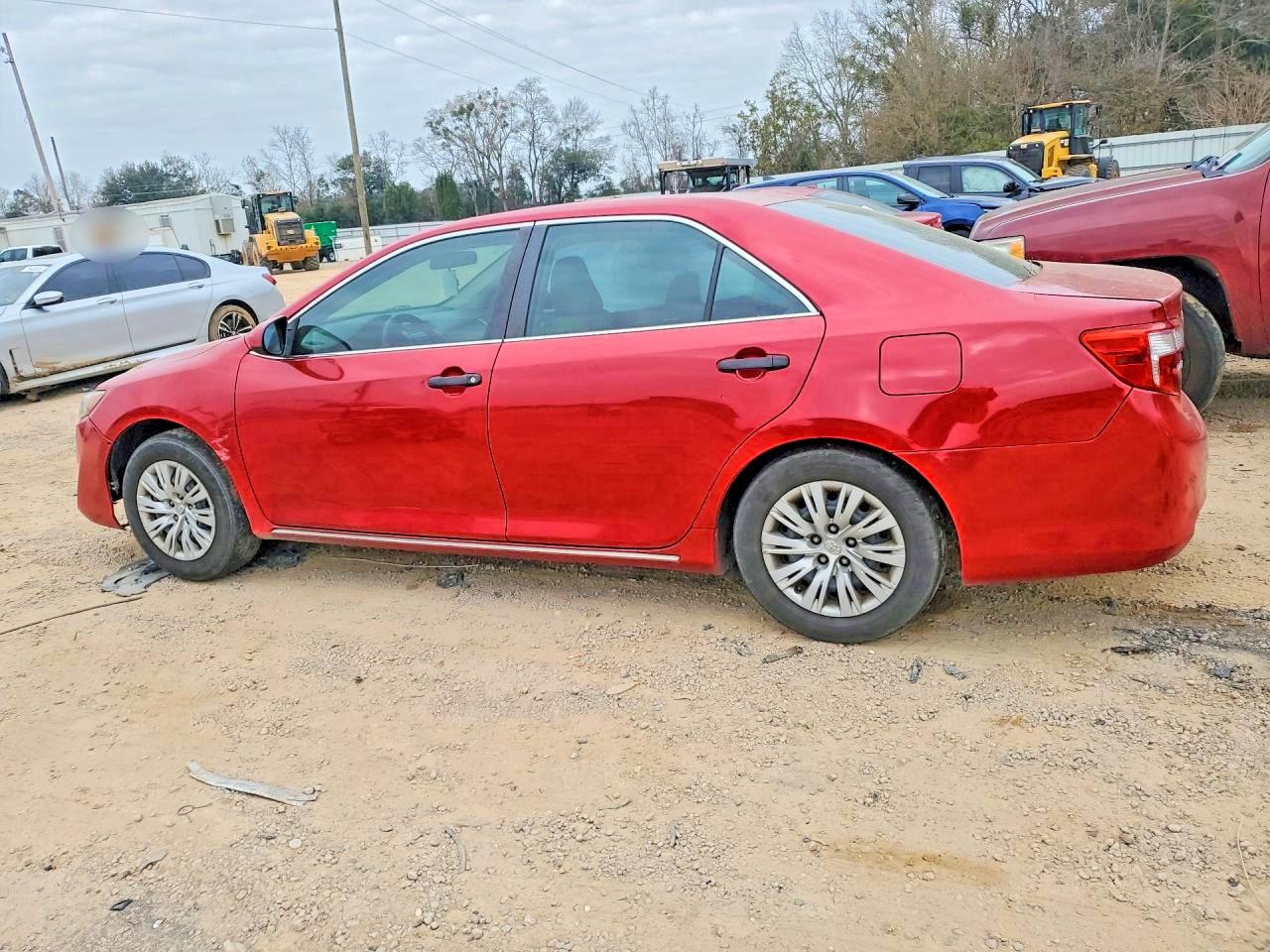 2013 TOYOTA CAMRY L photo 3