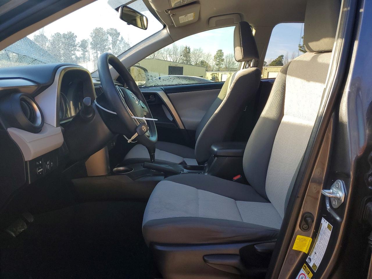 2014 TOYOTA RAV4 LE photo 7