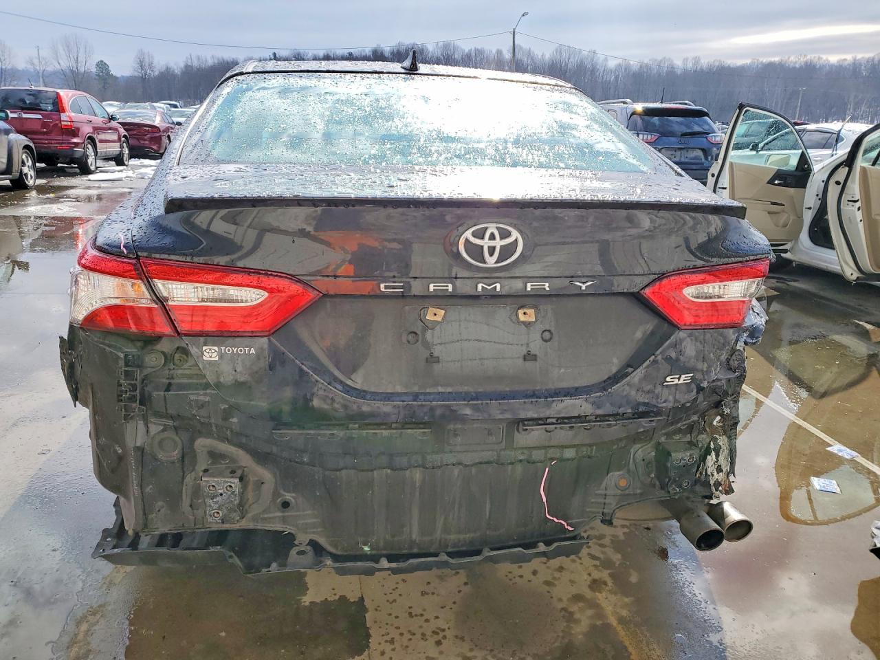 2020 TOYOTA CAMRY SE photo 6