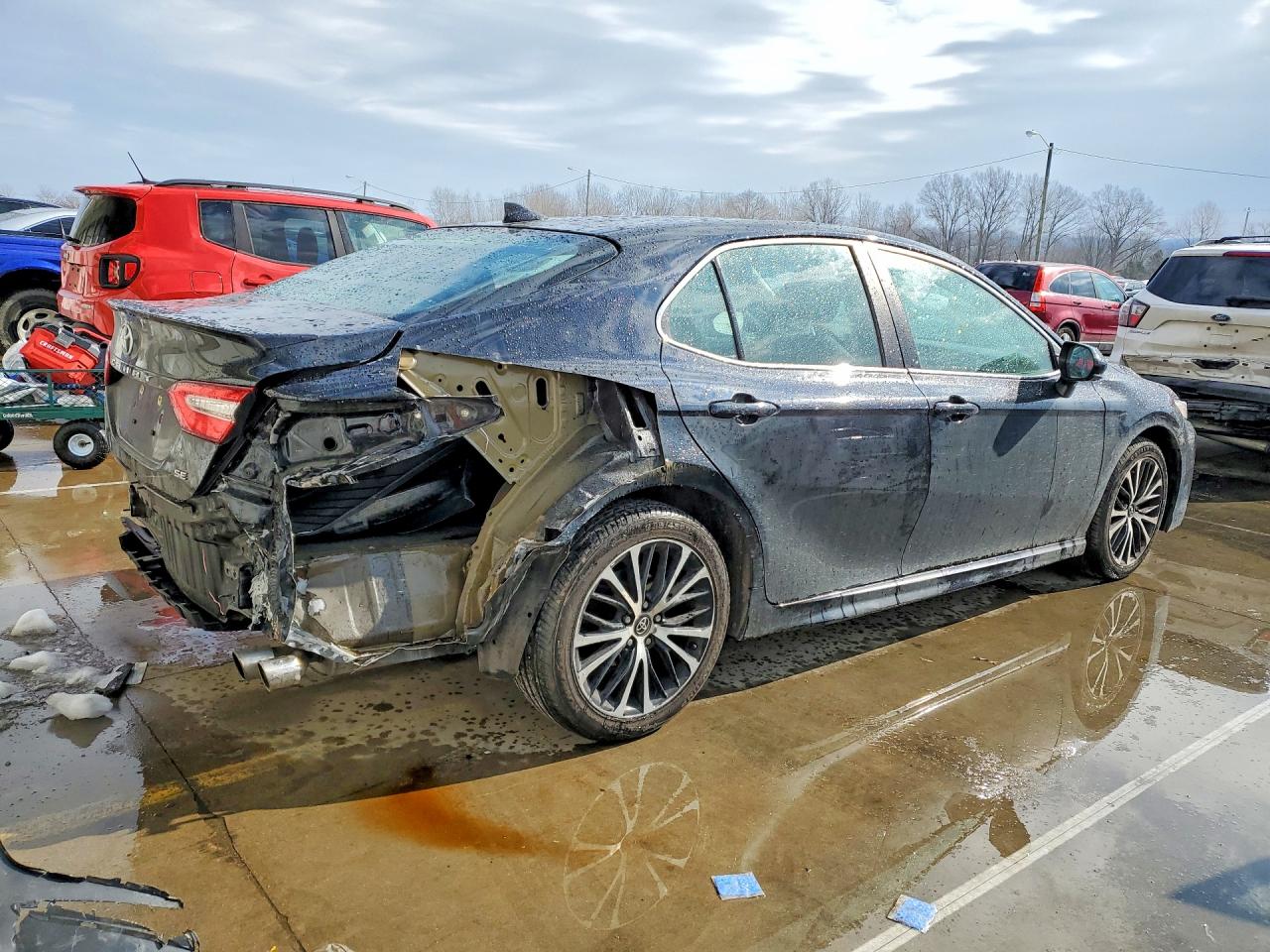 2020 TOYOTA CAMRY SE photo 3