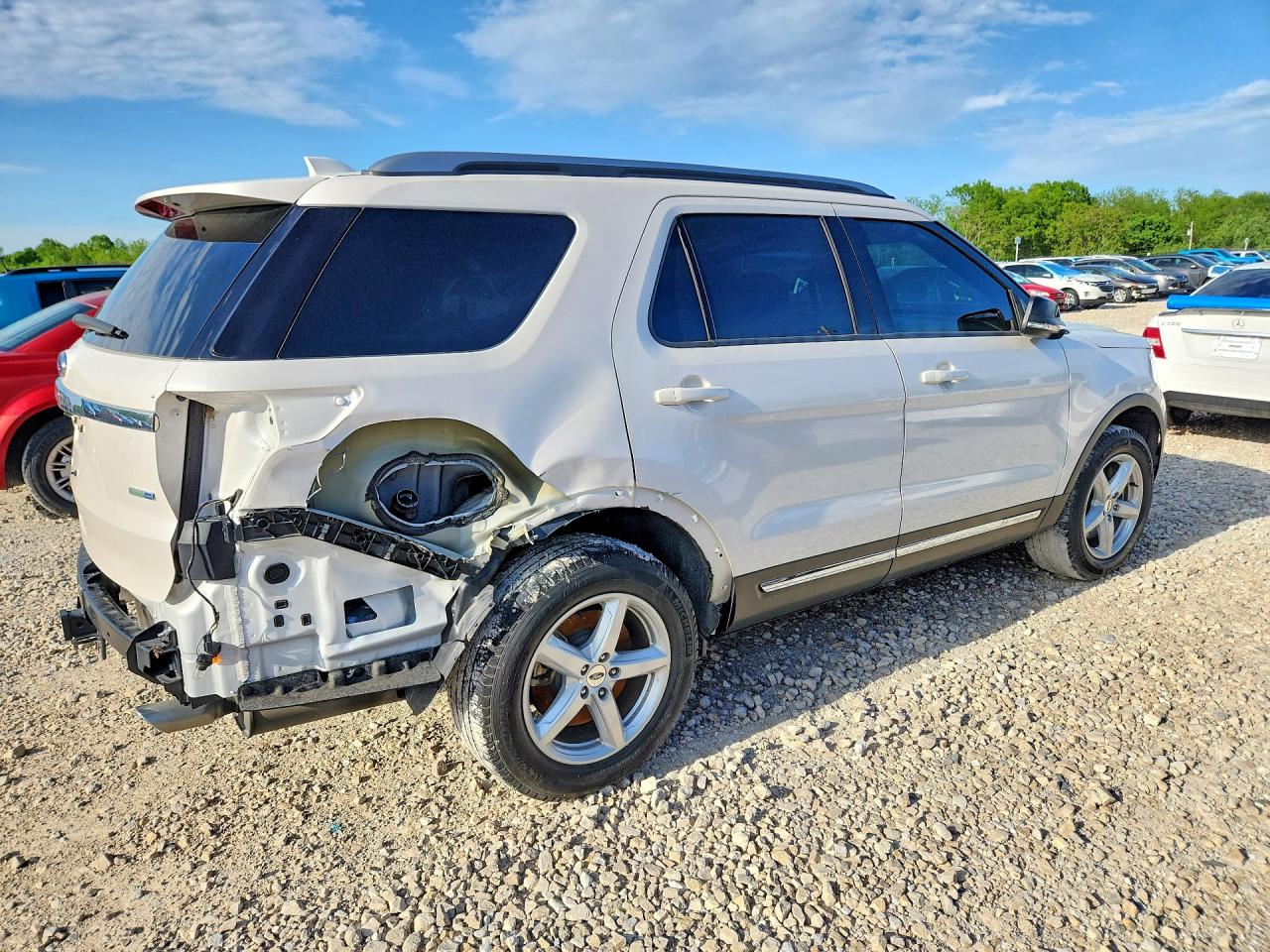 2016 FORD EXPLORER XLT photo 5