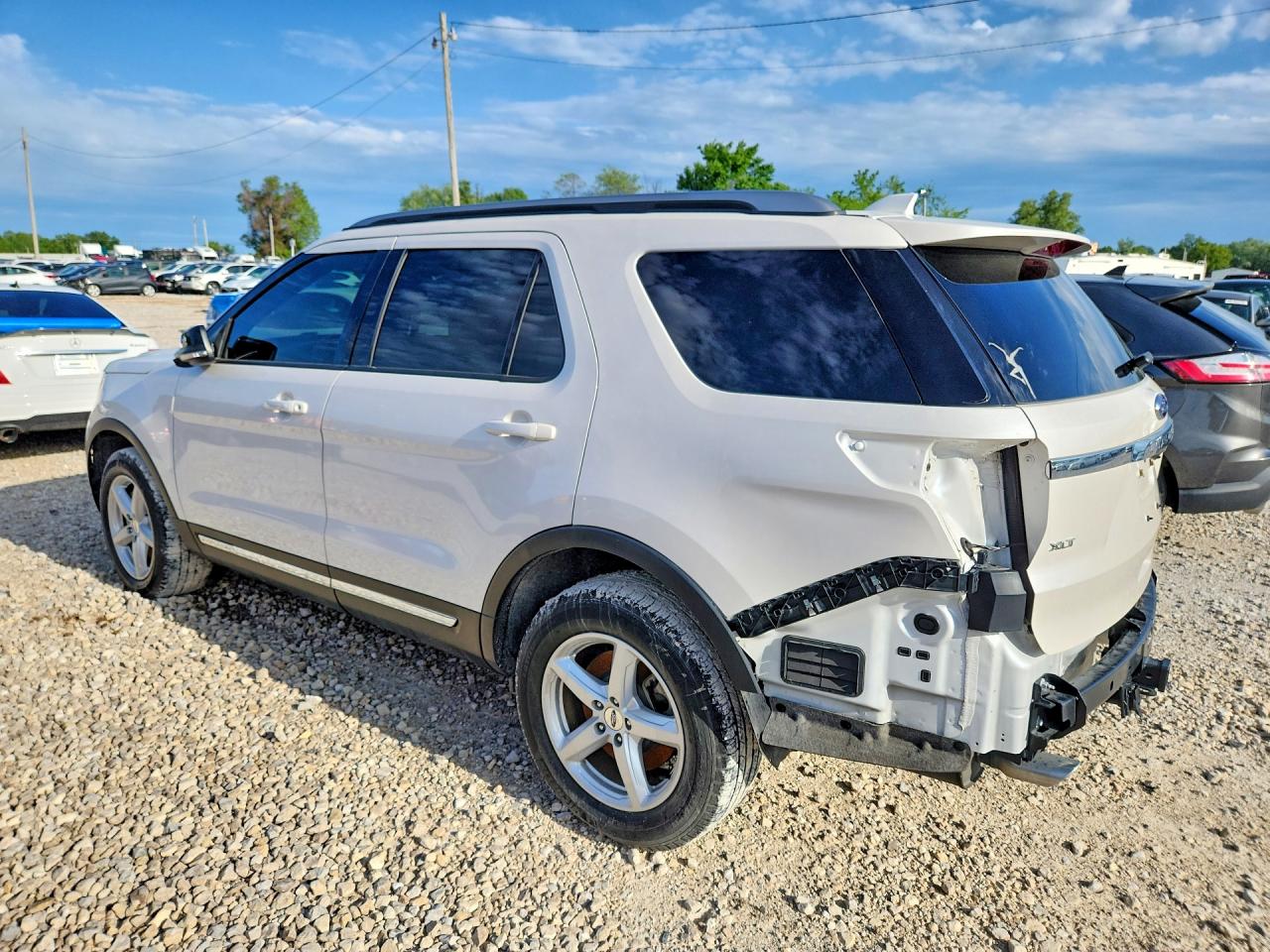 2016 FORD EXPLORER XLT photo 3