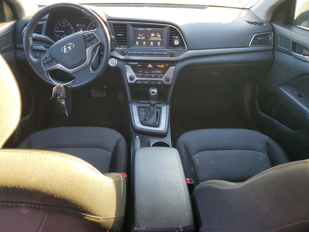 2017 HYUNDAI ELANTRA photo 8