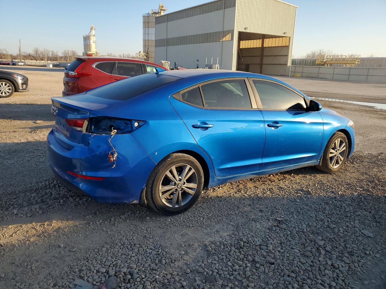 2017 HYUNDAI ELANTRA photo 3