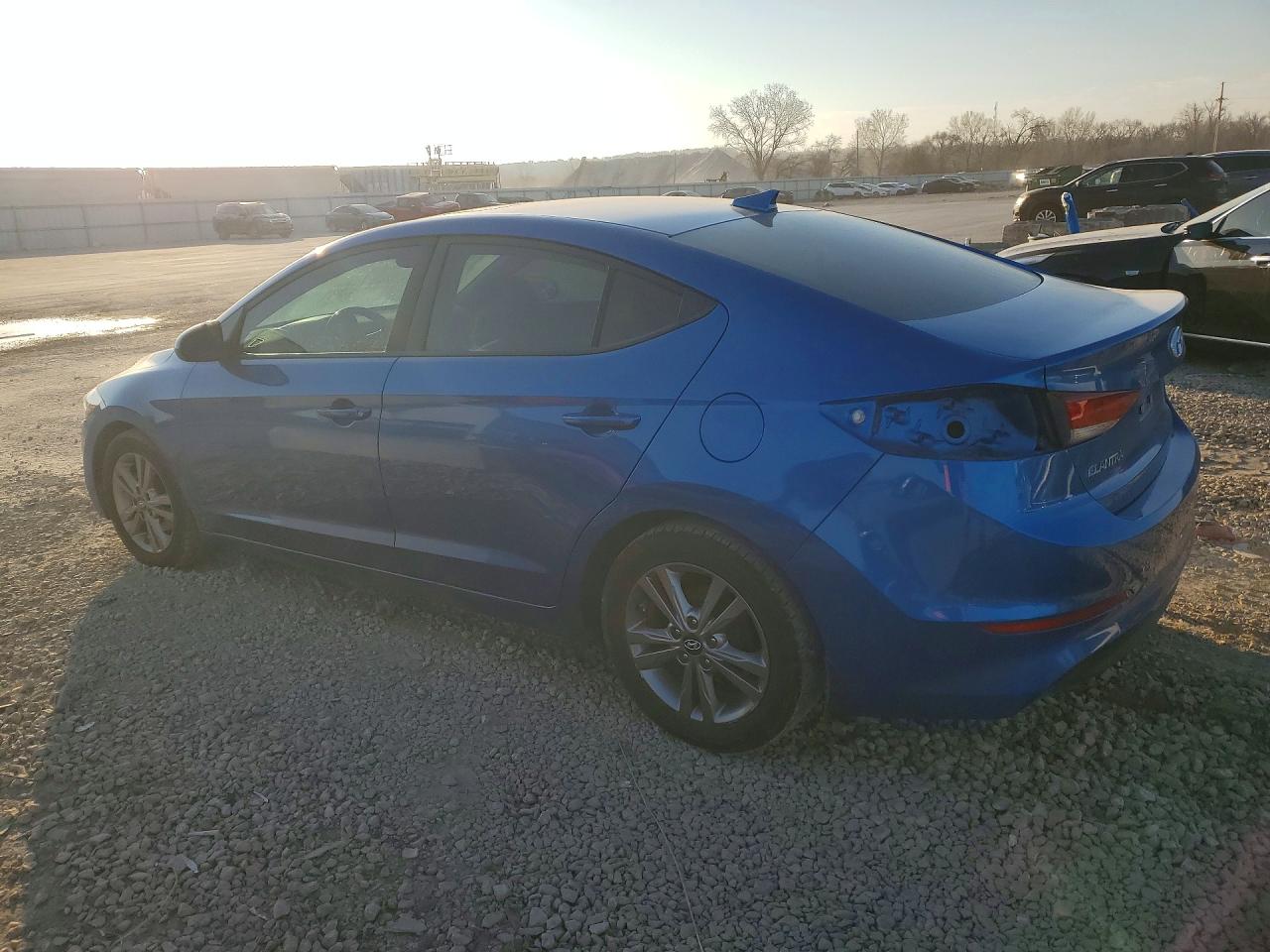 2017 HYUNDAI ELANTRA photo 2