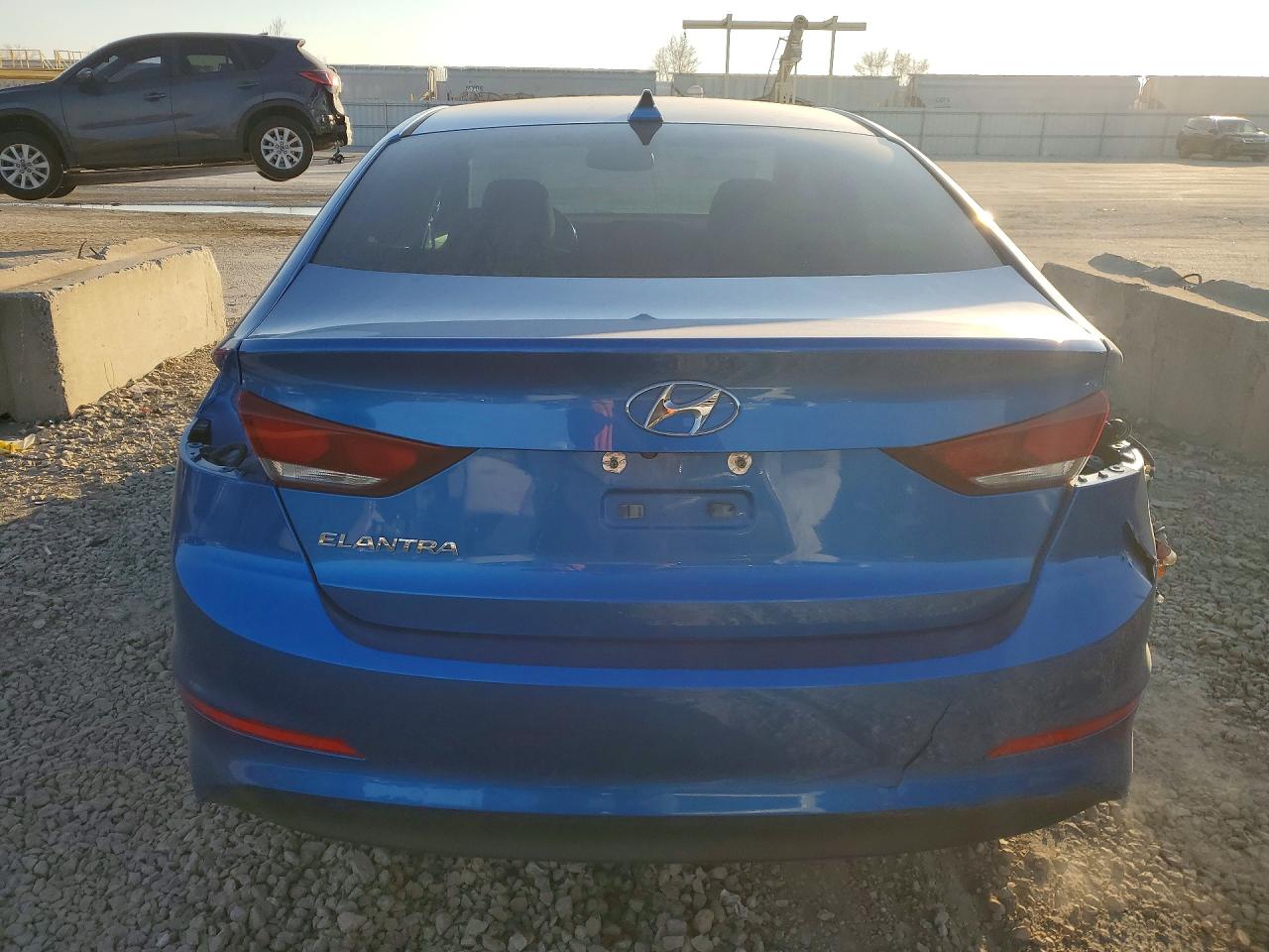 2017 HYUNDAI ELANTRA photo 6