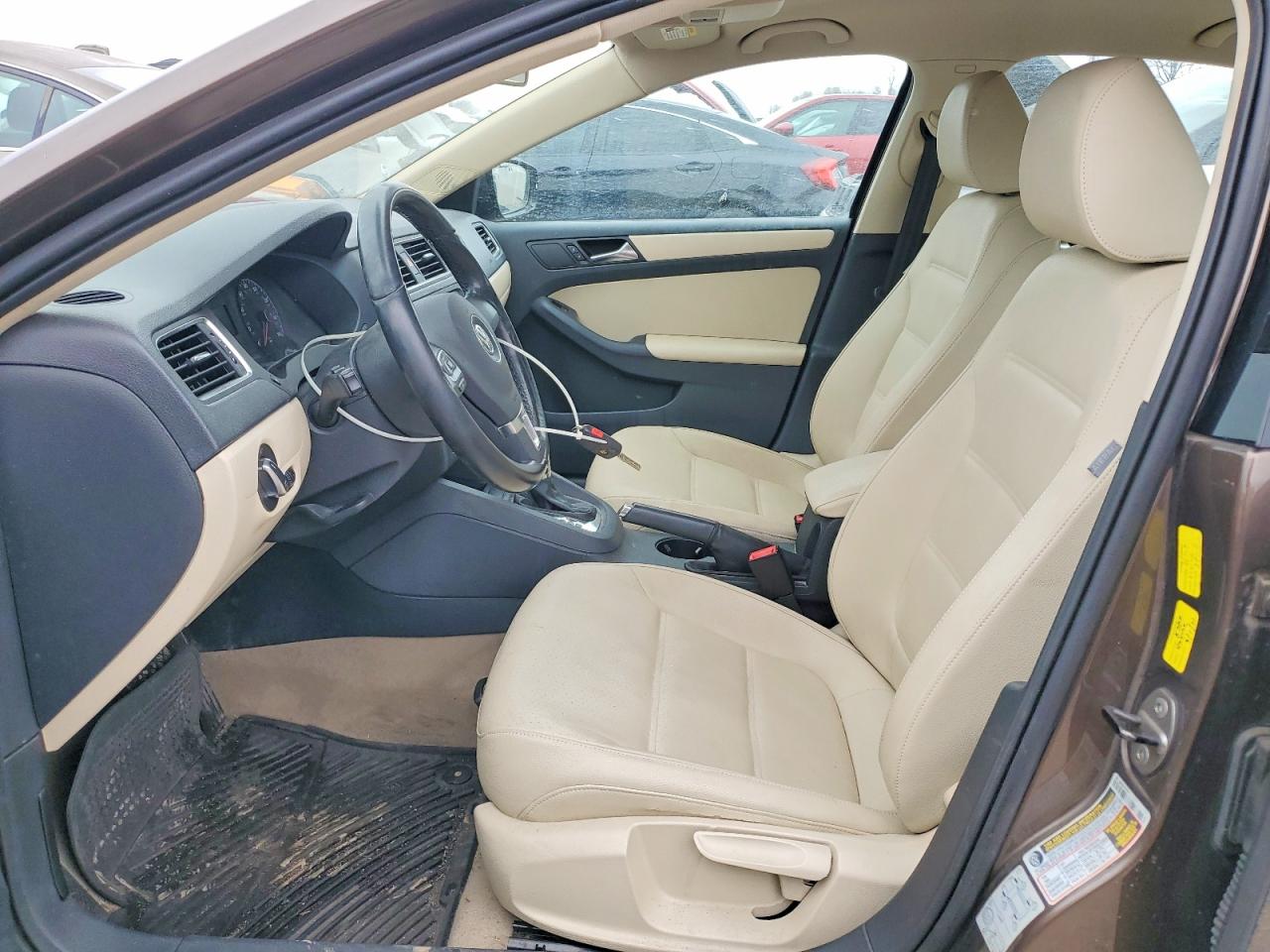 2011 VOLKSWAGEN JETTA SE photo 13