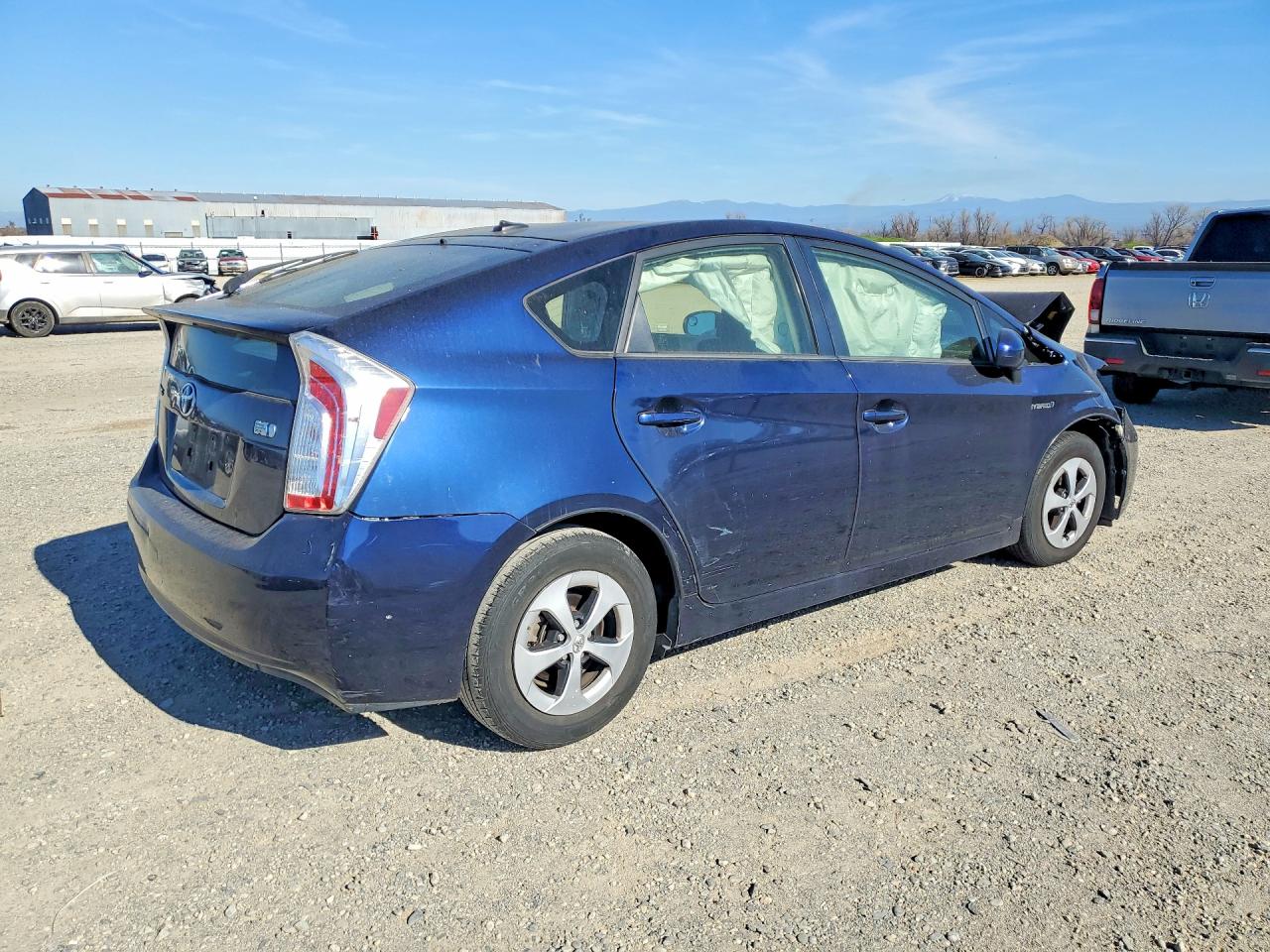 2015 TOYOTA PRIUS photo 3