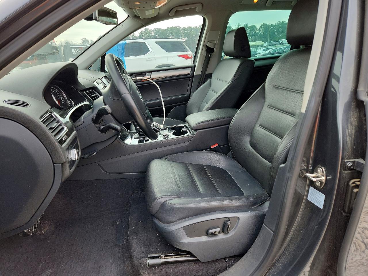 2014 VOLKSWAGEN TOUAREG V6 photo 13