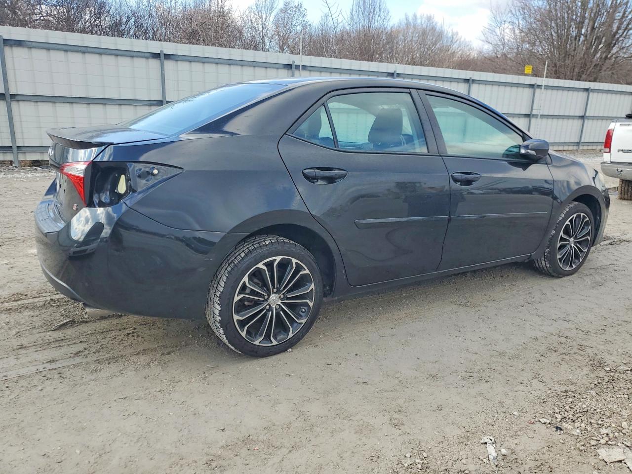 2016 TOYOTA COROLLA photo 3